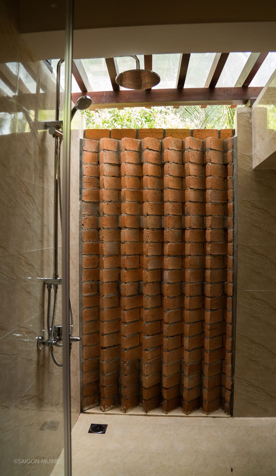 Bungalow | Bathroom | Shower, free toiletries, hair dryer, bathrobes