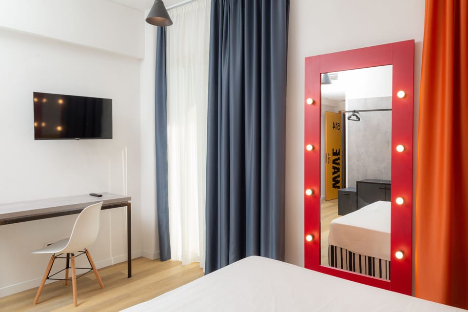 Doppia Matrimoniale Classic | Minibar, in-room safe, desk, blackout drapes