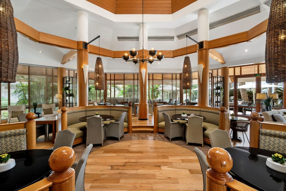 Lobby lounge
