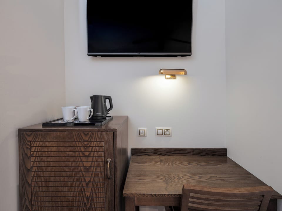 Double Room, Connecting Rooms | Minibar, in-room safe, desk, soundproofing