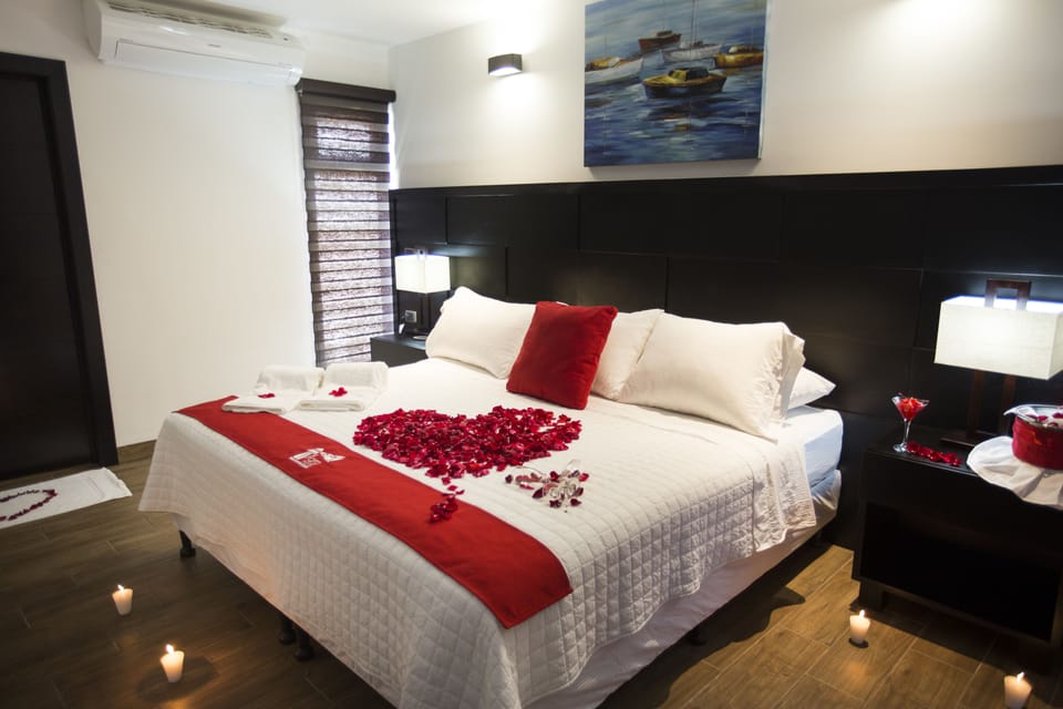 Luxury Suite, 1 Double Bed, Pool View, Poolside | In-room safe, soundproofing, WiFi (free)