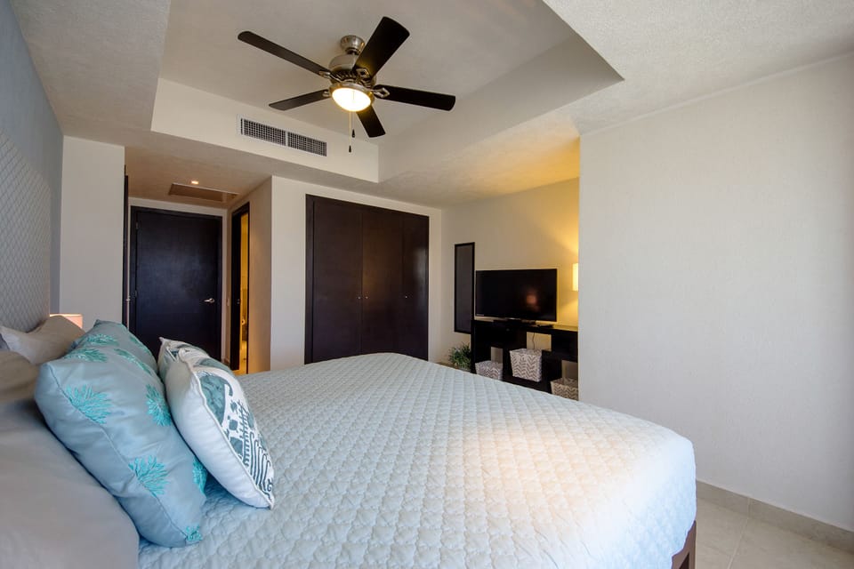 1 bedroom, in-room safe, iron/ironing board, free WiFi