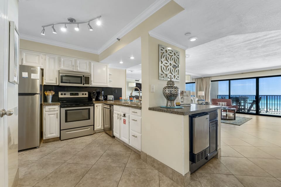 Condo, 2 Bedrooms, Sea View (303) | Private kitchen | Full-size fridge, microwave, oven, stovetop