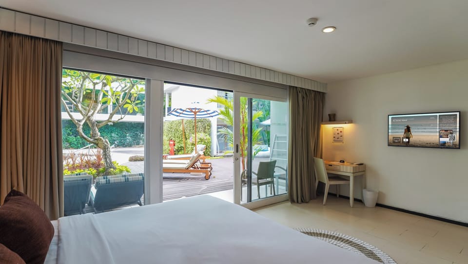 Deluxe Room, Poolside | Minibar, in-room safe, desk, blackout drapes