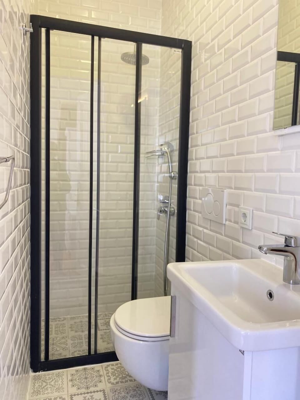 Comfort Double Room, Balcony | Bathroom | Shower, free toiletries, hair dryer, slippers