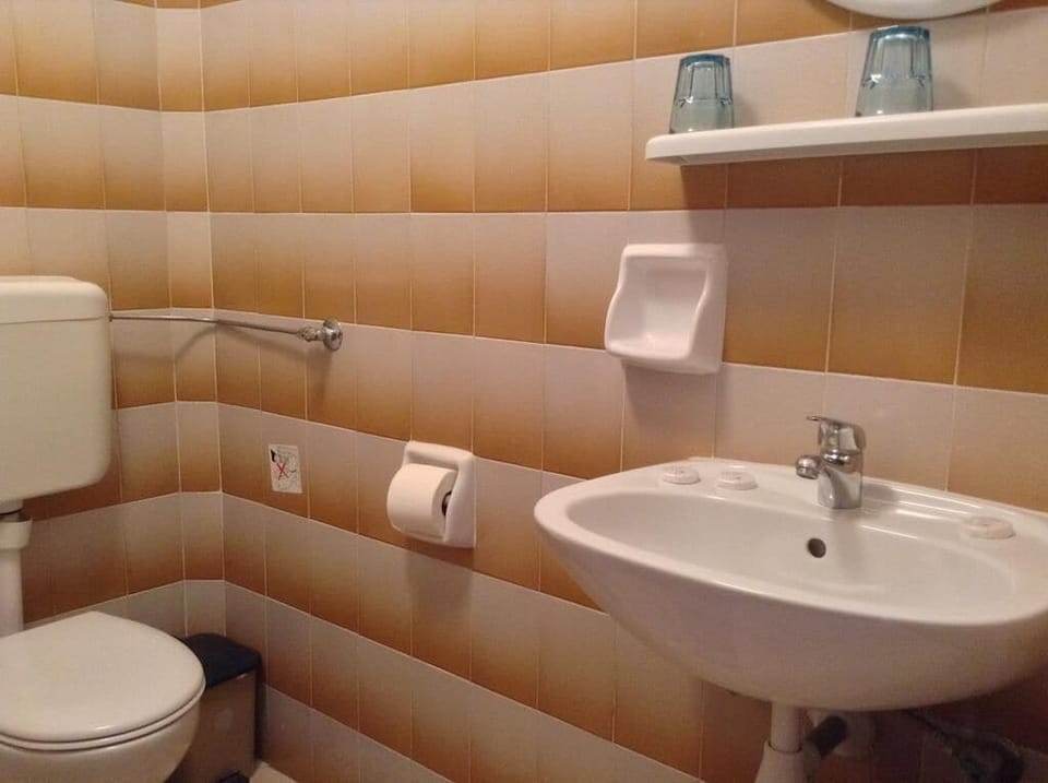 Soundproofing, free cribs/infant beds, free WiFi