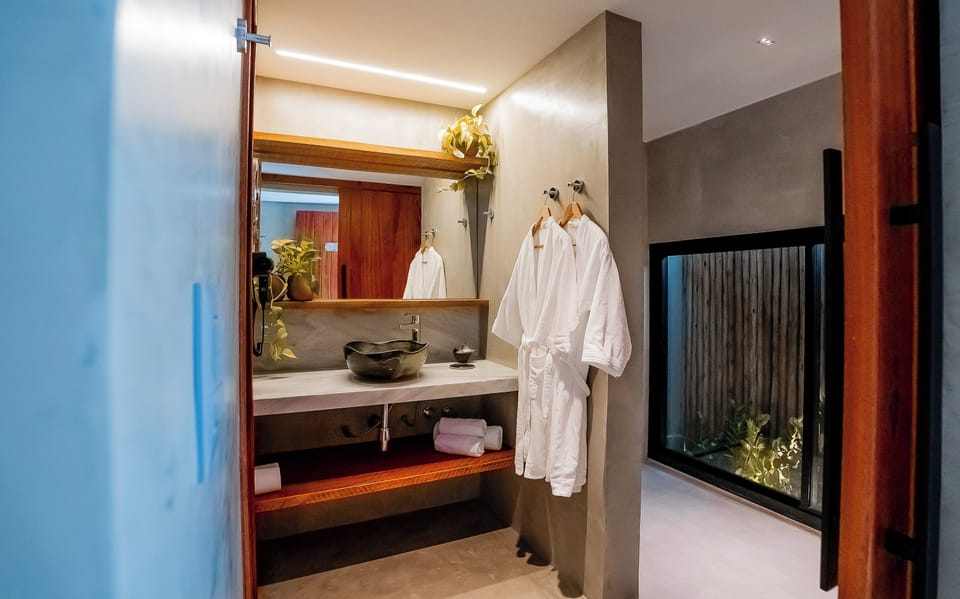 Suíte Master | Bathroom | Shower, free toiletries, hair dryer, towels