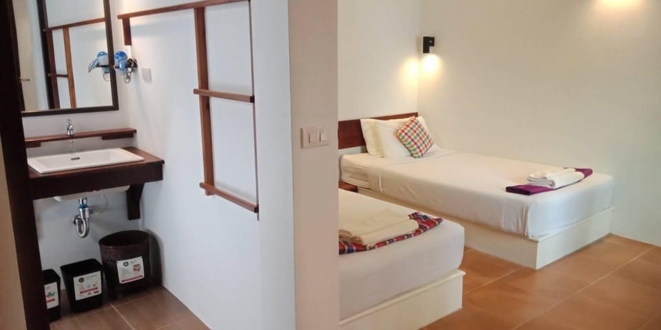 Deluxe Studio, 2 Twin Beds | Minibar, individually decorated, individually furnished, free WiFi
