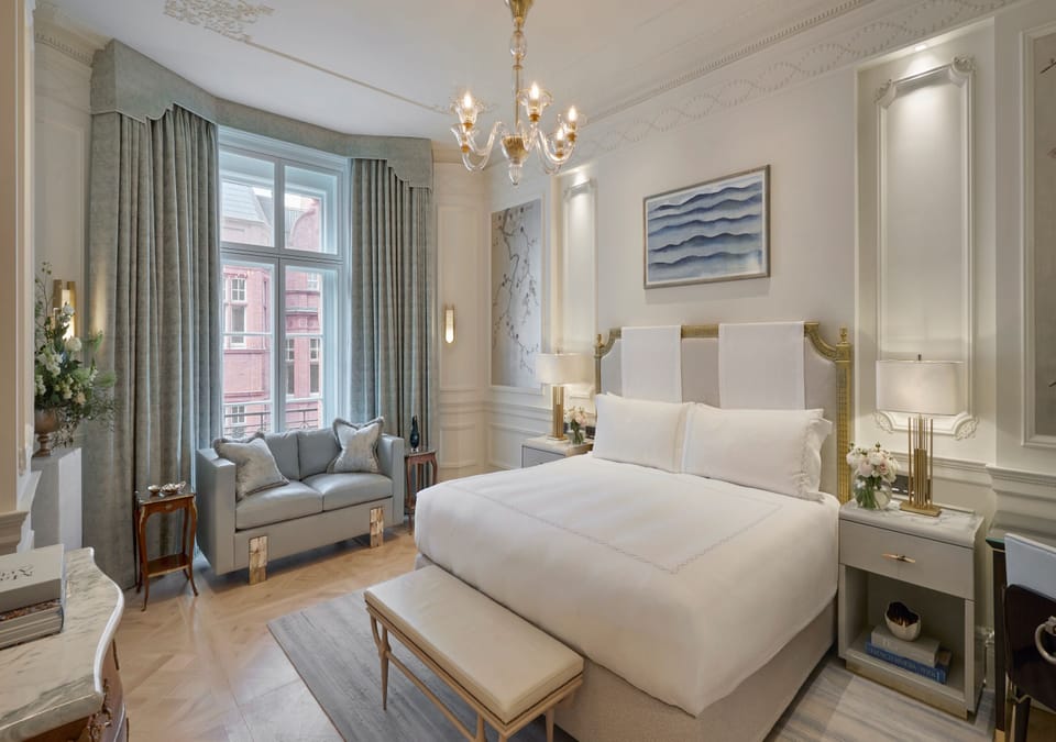 Corner Suite | Premium bedding, free minibar items, in-room safe