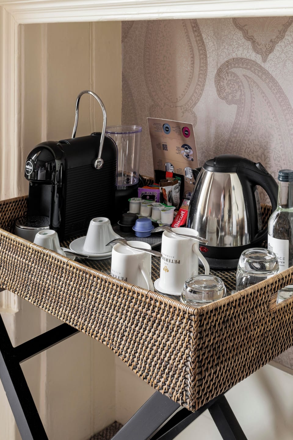 Deluxe Room, 1 Double Bed | Premium bedding, in-room safe, iron/ironing board, free WiFi