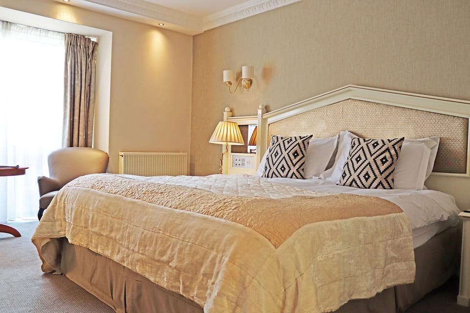 Classic Double Room | Minibar, individually decorated, desk, laptop workspace
