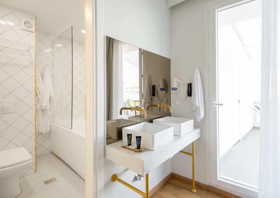 Deluxe Room, 1 Queen Bed | In-room safe, individually decorated, desk, blackout drapes