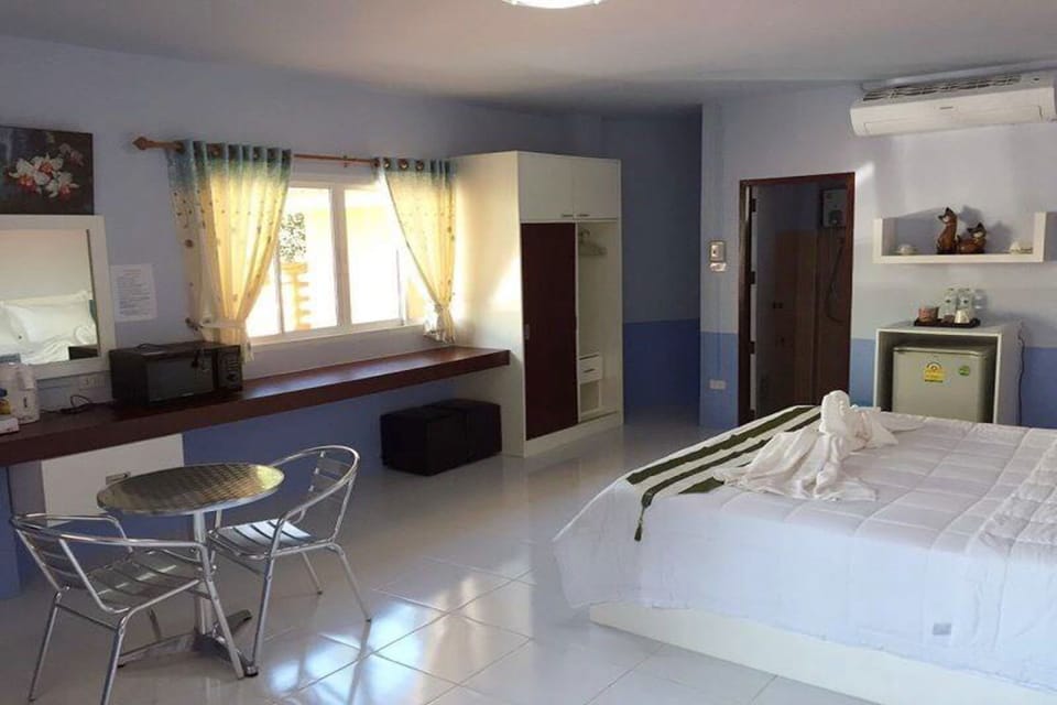 VIP Room | Desk, free WiFi