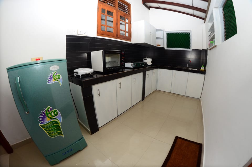 Fridge, microwave, oven, coffee/tea maker