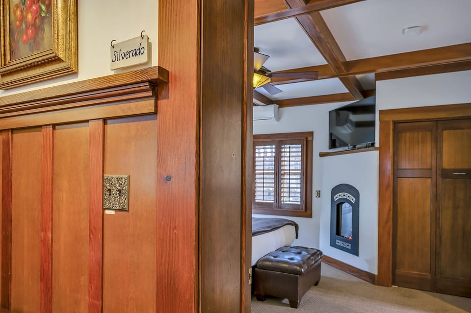 Suite, 1 King Bed (Silverado) | Individually decorated, individually furnished, iron/ironing board