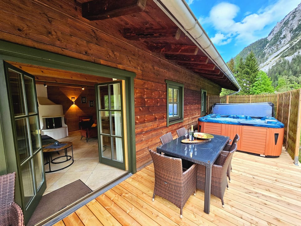 Traditional Chalet, 3 Bedrooms, Non Smoking, Jetted Tub | Private spa tub