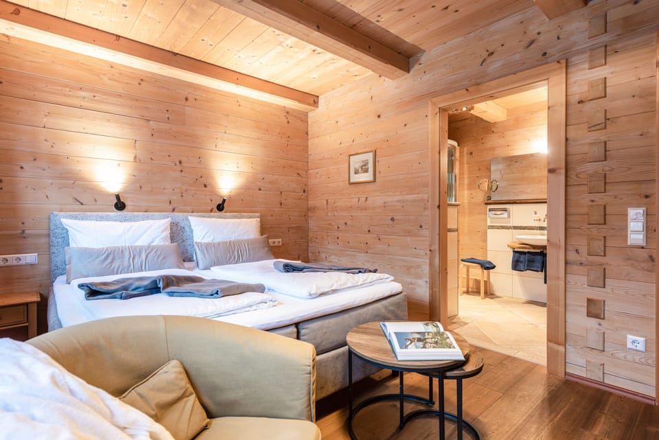 Traditional Chalet, 3 Bedrooms, Non Smoking, Jetted Tub | Living area | 37-inch flat-screen TV with satellite channels, TV, DVD player