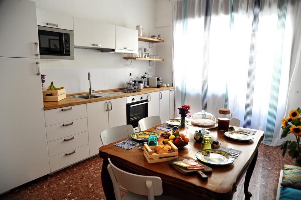 Fridge, coffee/tea maker, electric kettle, coffee grinder