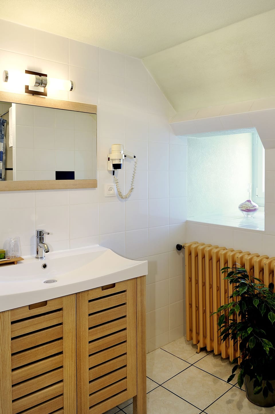 Bathroom sink