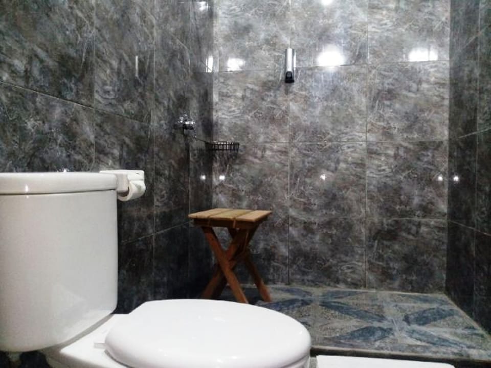 Superior Room, 1 Queen Bed, Garden View | Bathroom | Shower, free toiletries, hair dryer, towels