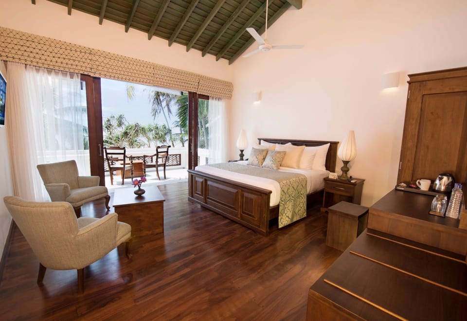 Deluxe Room, Balcony, Sea View | Premium bedding, minibar, in-room safe, desk