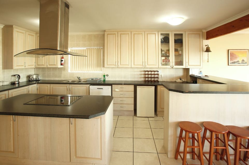 Comfort House, 3 Bedrooms, Non Smoking, Ocean View (11 Kian's Place) | Private kitchen | Full-size fridge, microwave, oven, stovetop