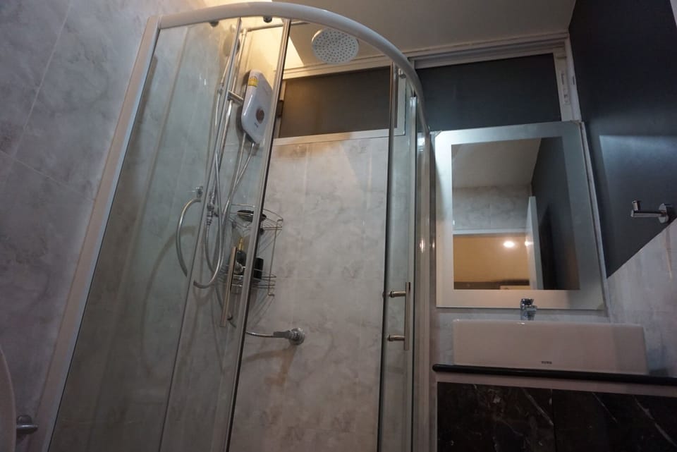 Exclusive Twin Room, 1 Bedroom, Terrace | Bathroom | Shower, free toiletries, hair dryer, towels