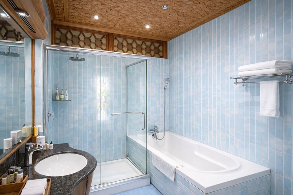 Mascot Houseboats Hotel in India