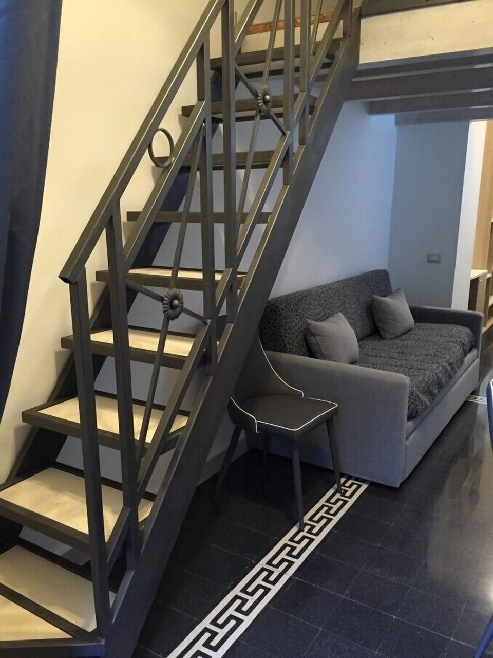 Panoramic Studio Suite, Garden View | Living area | LED TV