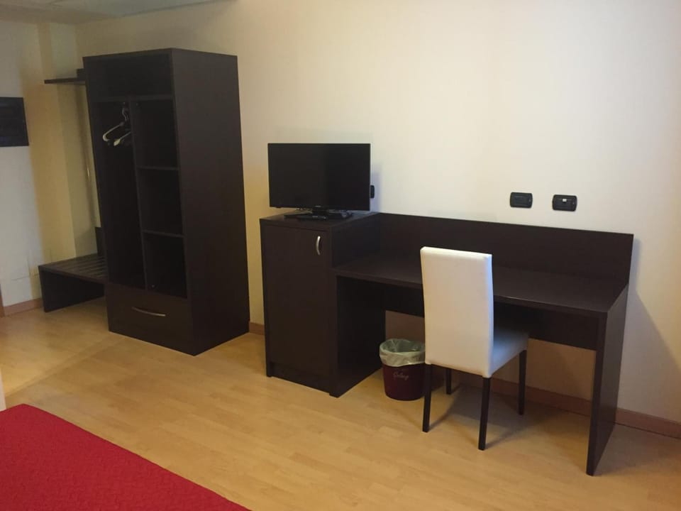 Minibar, in-room safe, desk, soundproofing