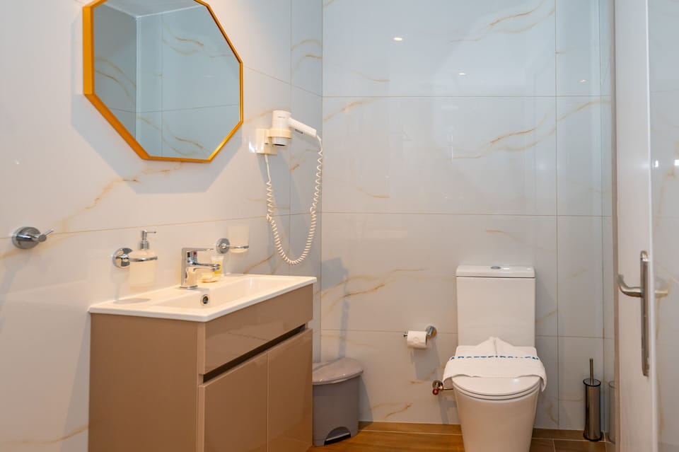 Standard Room, Sea View | Bathroom | Shower, free toiletries, hair dryer, slippers