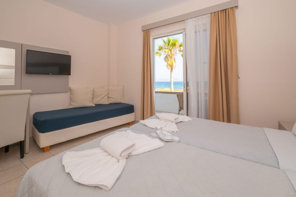 Standard Room, Sea View | Desk, free cribs/infant beds, free WiFi, bed sheets