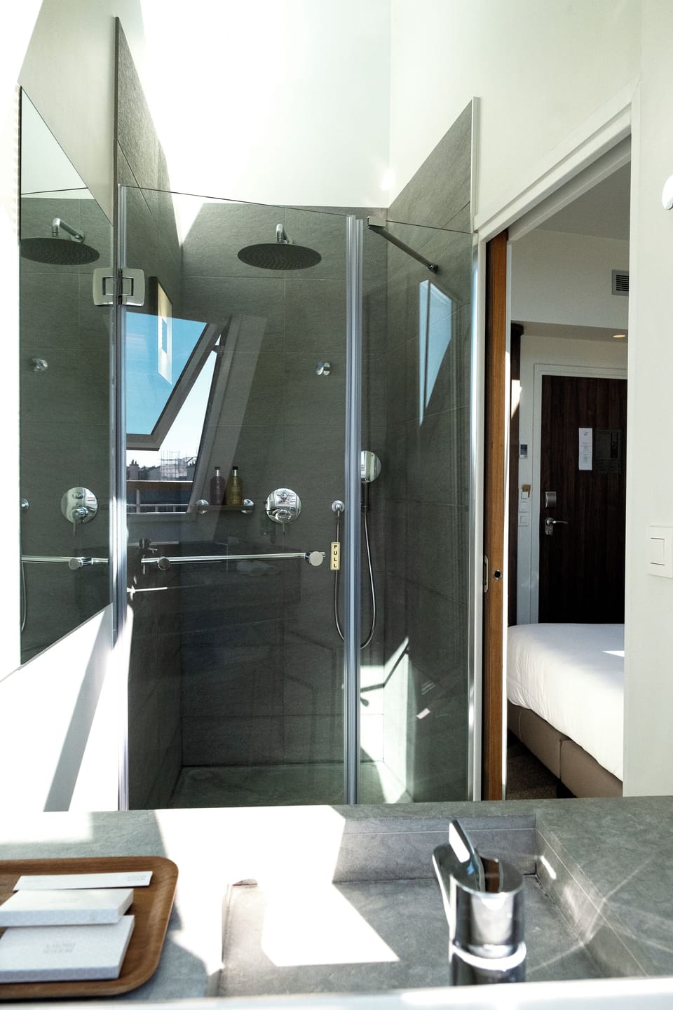 Double Room (Sous Les Toits) | Bathroom sink