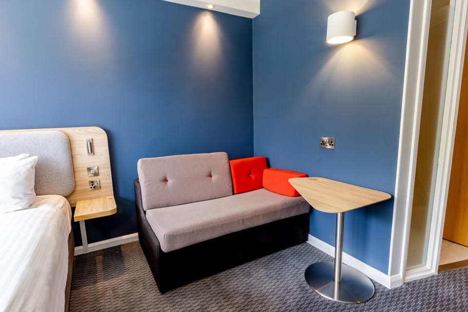 Standard Room, 1 Queen Bed with Sofa bed (with Free Hot Breakfast) | Room amenity