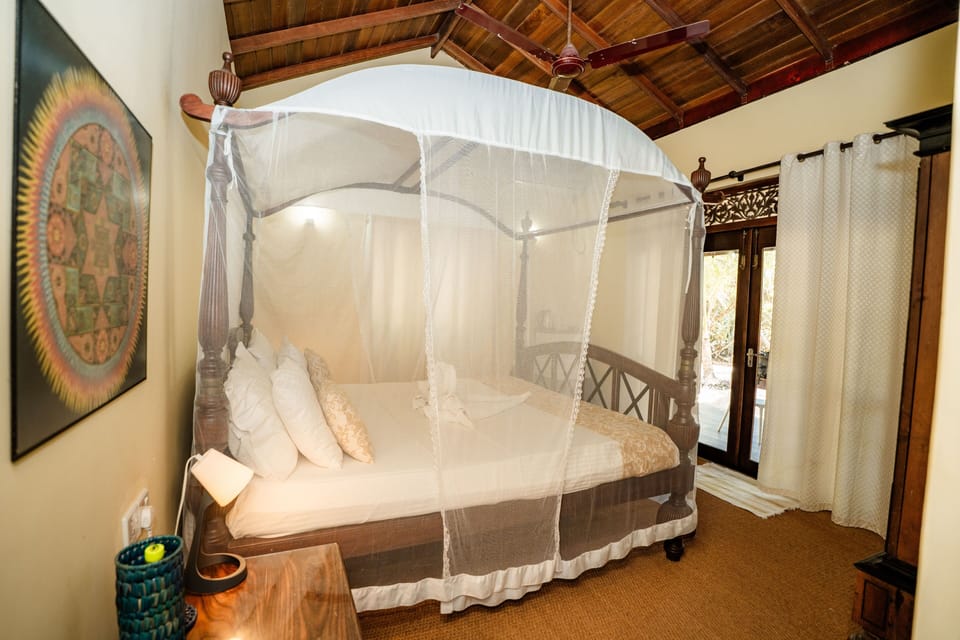 Superior Double Room, 1 Queen Bed, Jetted Tub, Ocean View | Soundproofing, bed sheets