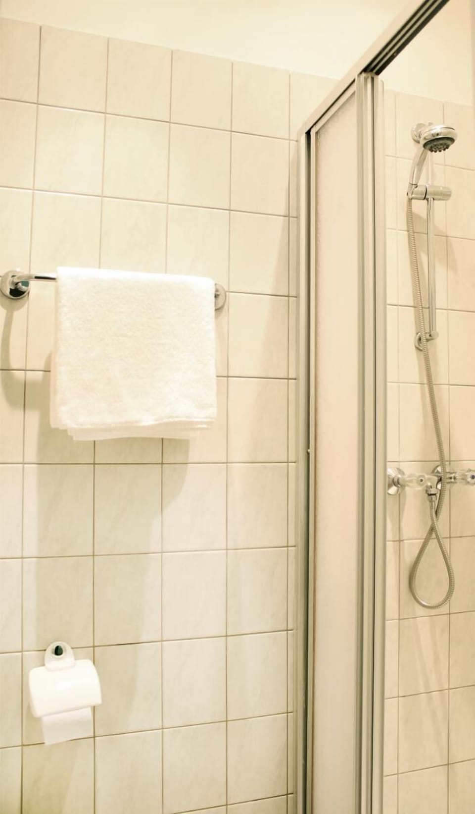 Single Room | Egyptian cotton sheets, in-room safe, iron/ironing board, free WiFi