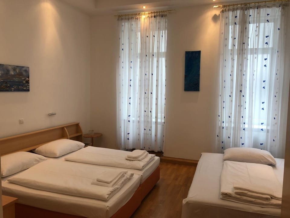 Egyptian cotton sheets, in-room safe, iron/ironing board, free WiFi