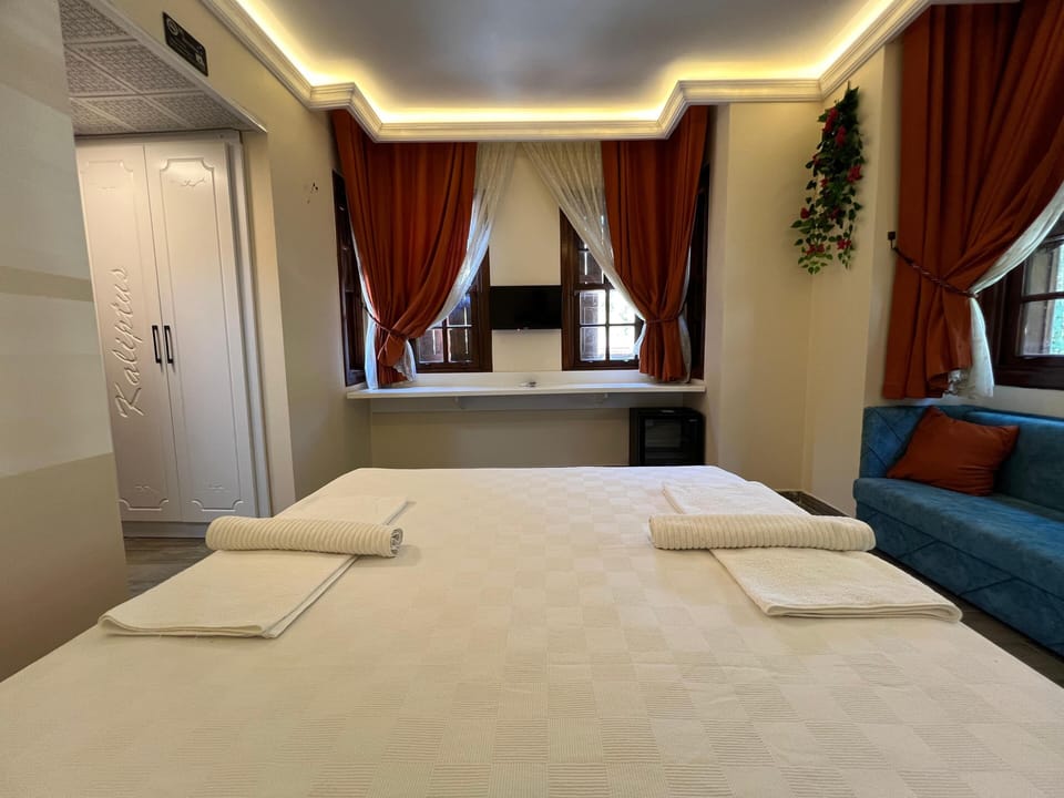 Standard Double or Twin Room, 1 Bedroom | Blackout drapes, soundproofing, iron/ironing board (on request)