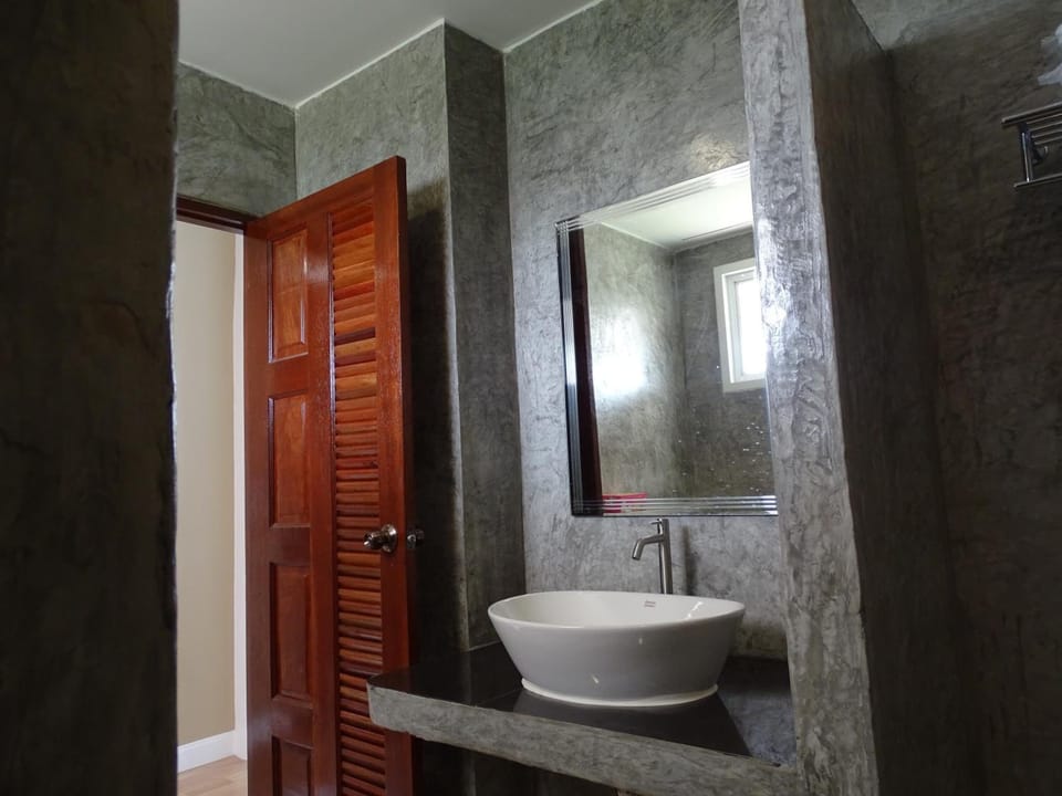 Shower, free toiletries, hair dryer (on request), towels
