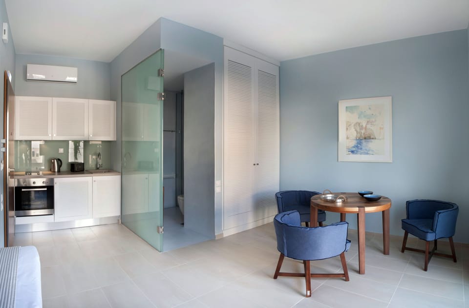 Studio (First floor) | Living area | Smart TV