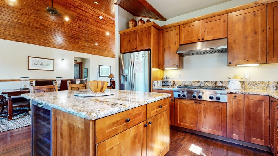 House, 4 Bedrooms | Private kitchen | Fridge, microwave, oven, dishwasher