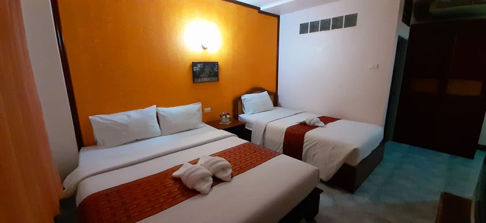 Family Room | Desk, blackout drapes, free WiFi, bed sheets