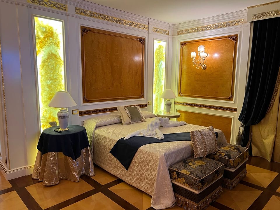 Romantic Studio Suite (Master) | In-room safe, desk, blackout drapes, soundproofing