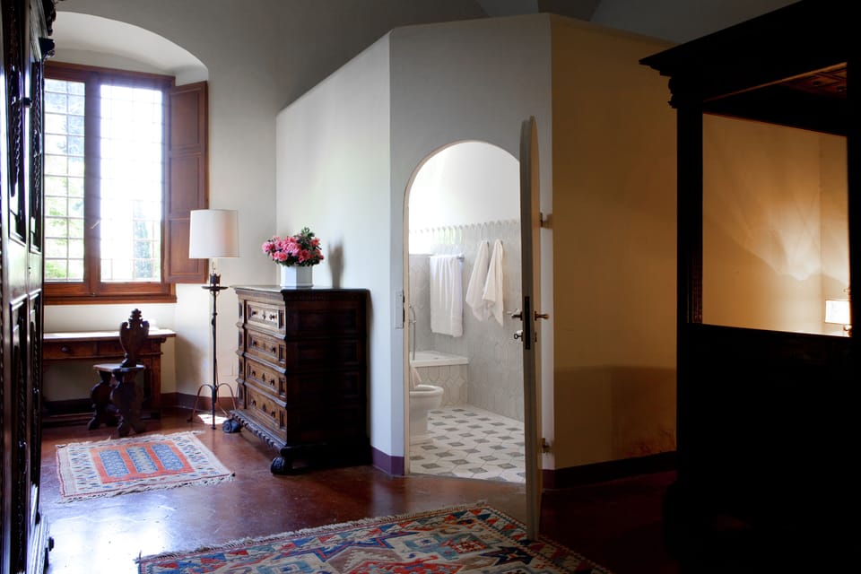 Double Room | Bathroom | Free toiletries, hair dryer, bathrobes, slippers