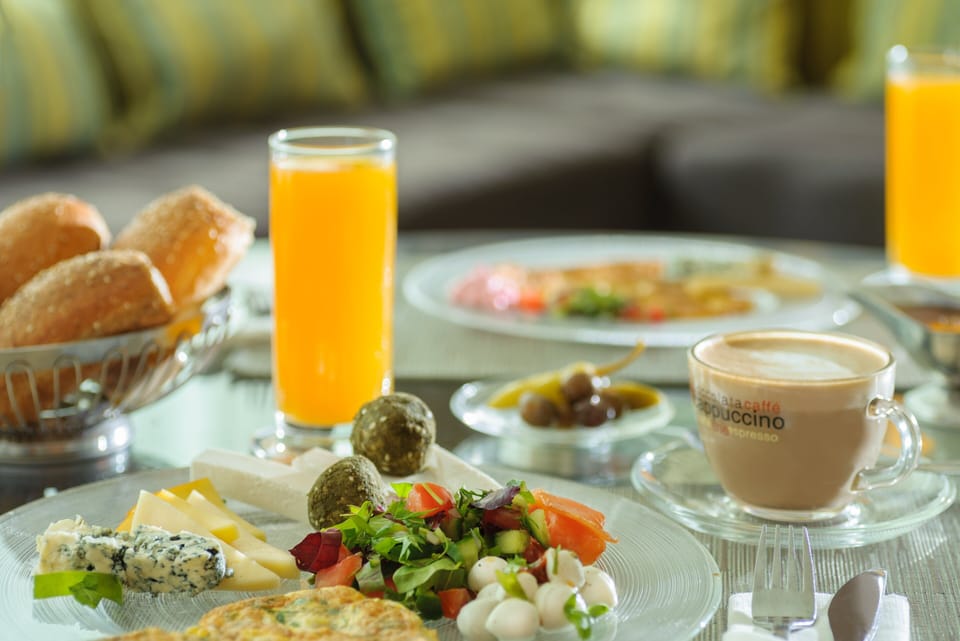 Free daily buffet breakfast