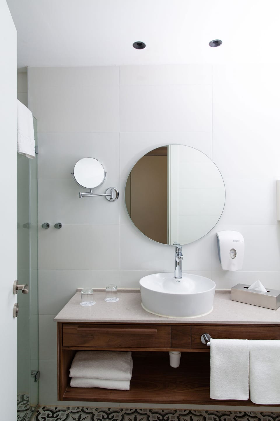 Superior Room | Bathroom | Free toiletries, hair dryer, towels
