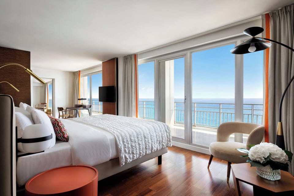 Hypo-allergenic bedding, minibar, in-room safe, desk