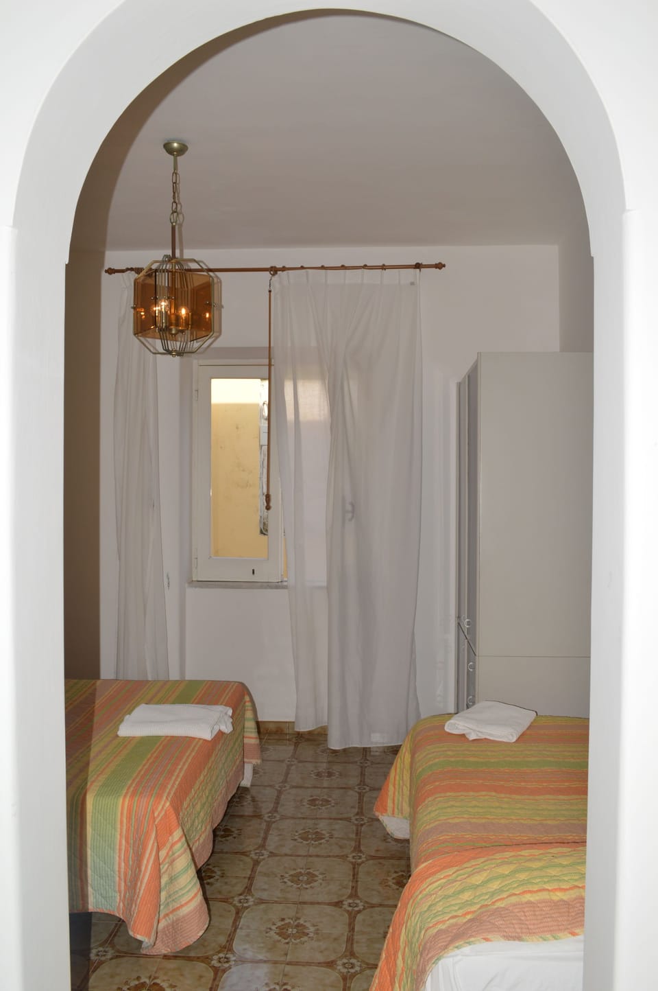 Classic Triple Room | Desk, free WiFi, bed sheets