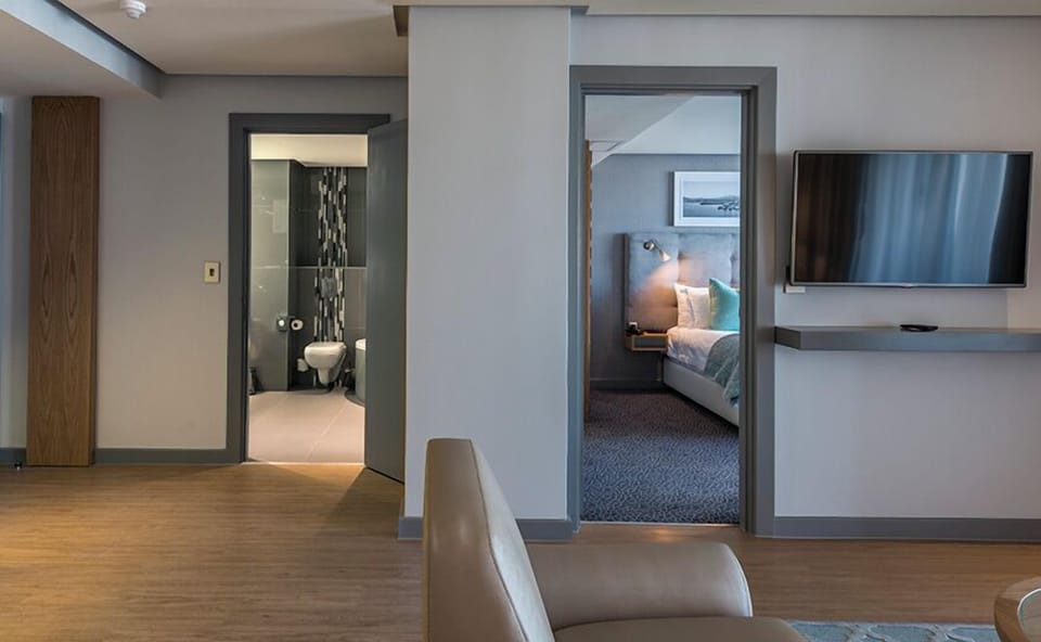 King Suite Marina view | Minibar, in-room safe, desk, soundproofing