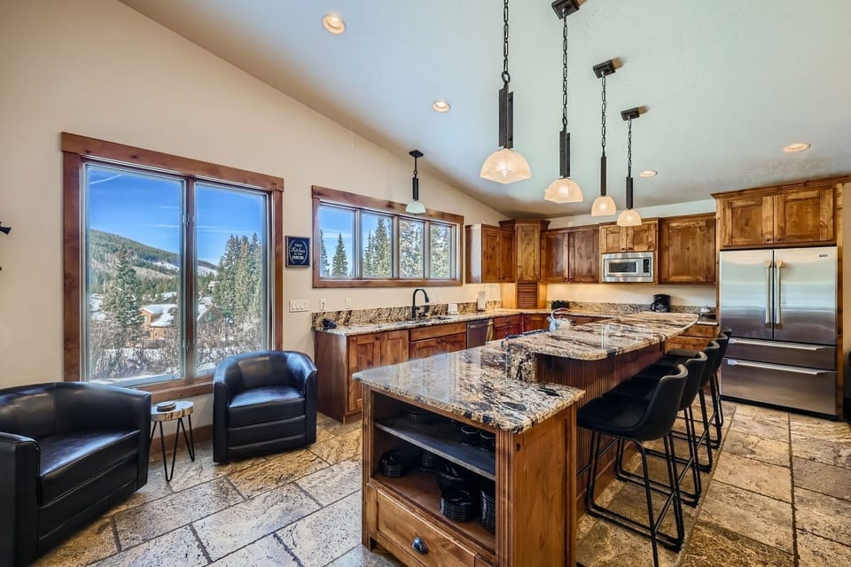 House, 4 Bedrooms | Private kitchen | Full-size fridge, microwave, oven, stovetop